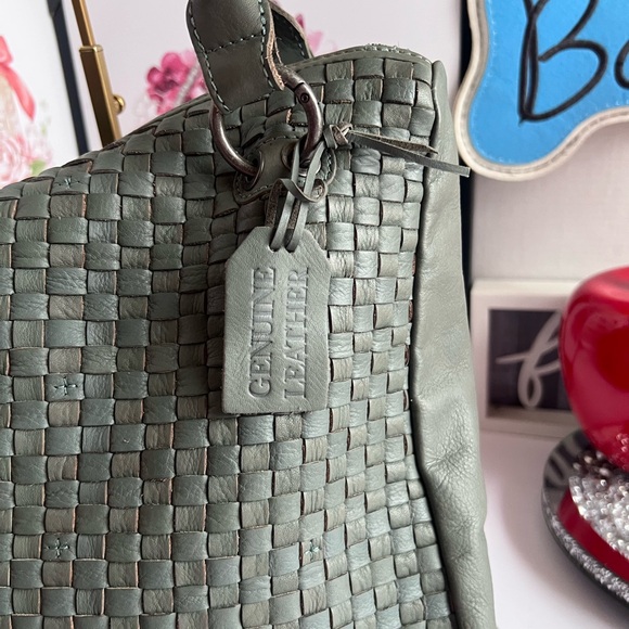 Handcrafted in India Woven real Leather Handbag - Picture 4 of 12